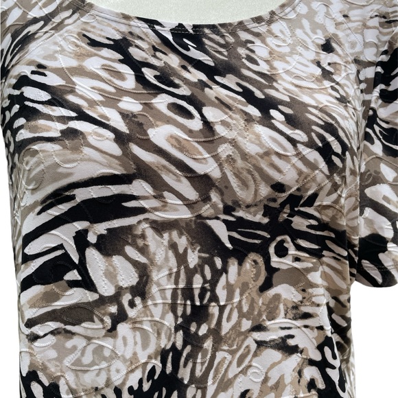 JM Collection Top Bold Geometric Raised Threading Oversized - Picture 3 of 9